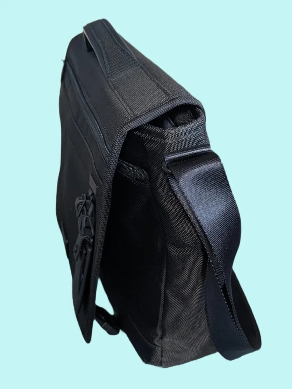 Tumi Black 16